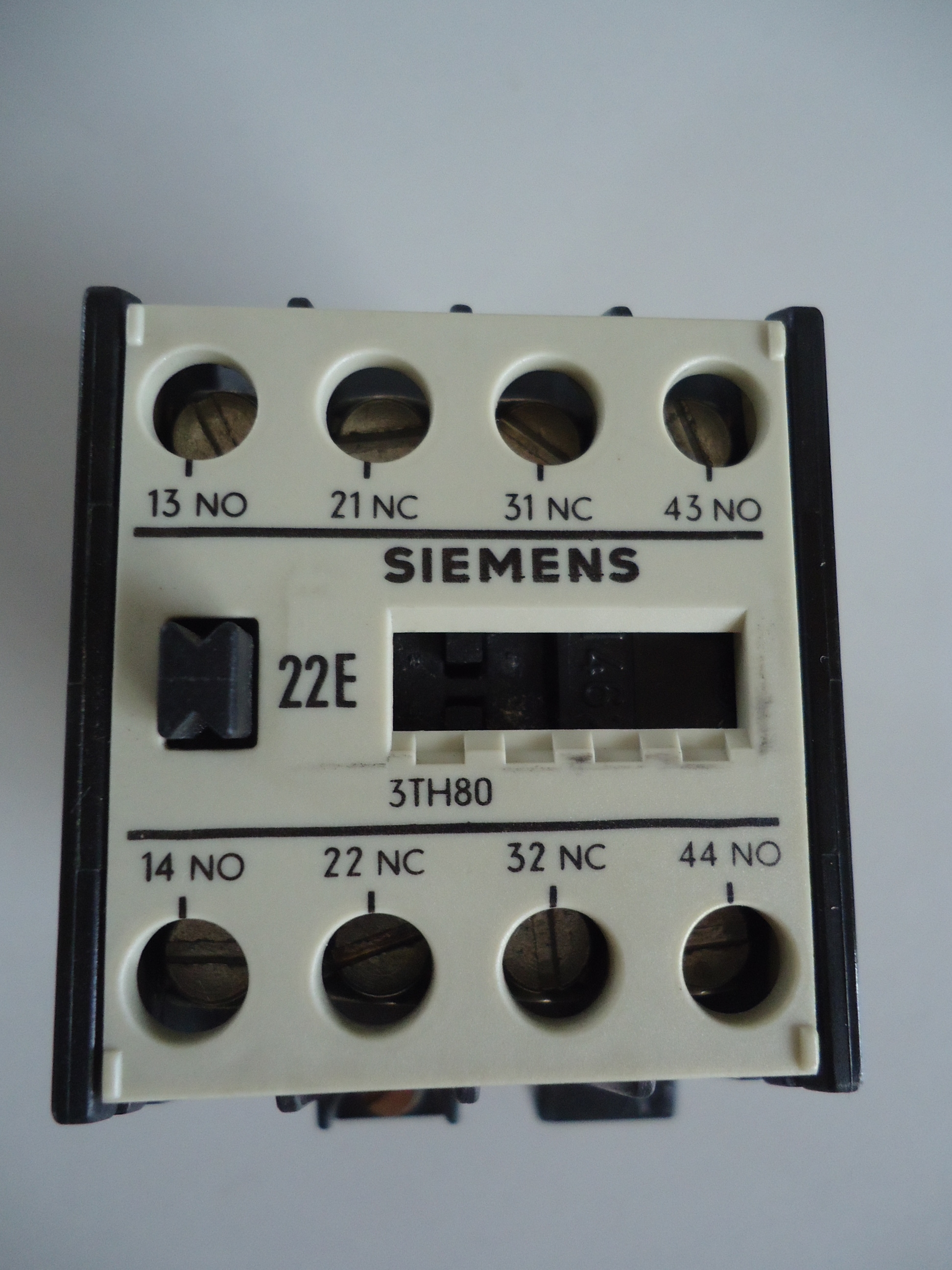 3TH80 22E Siemens relay