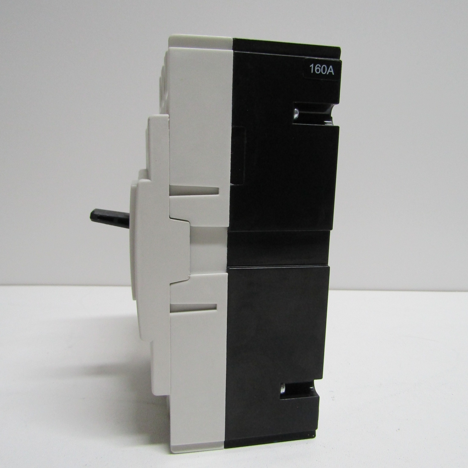 MCCB circuit breaker 3PH  AC400V 32A